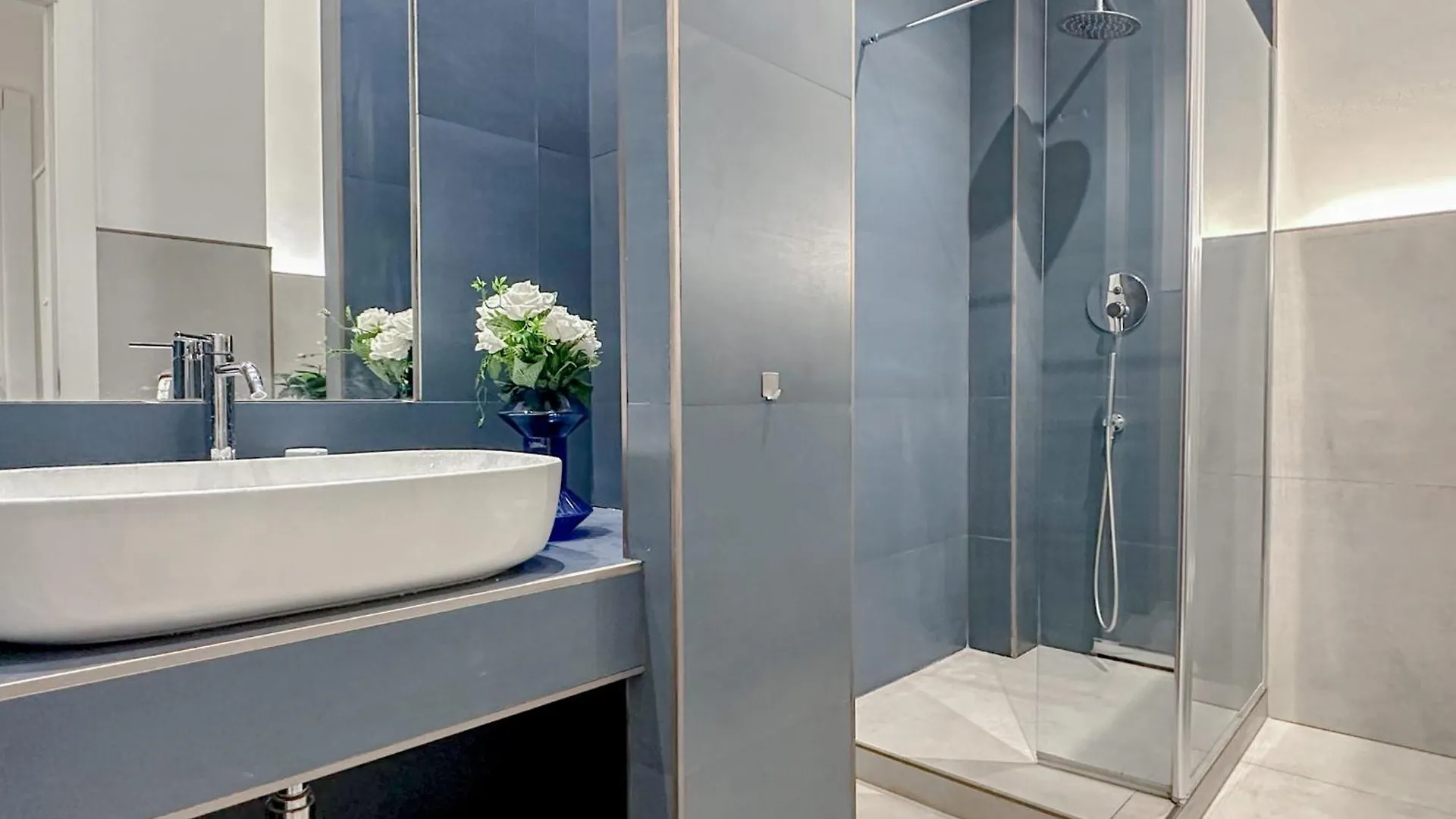 Santa Croce Suite - 10 Mins From Duomo Milan Appartement